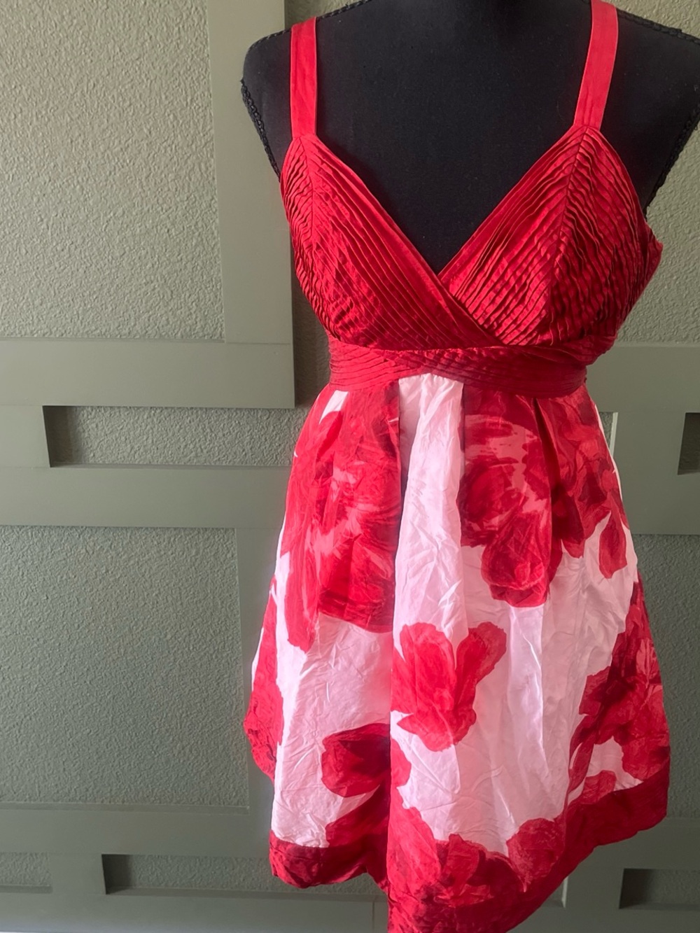 Guess Jeans designer Red Floral Sleeveless size 3